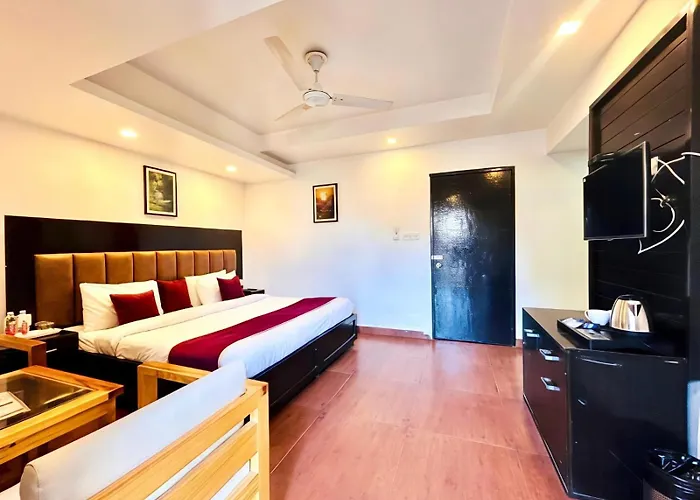 Dwaper Retreat A Premium Property Near Mall Road Mussoorie