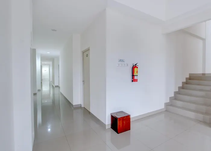 Townhouse Oak Near The Park Mall Solo Formerly D'Nawasena Guest House