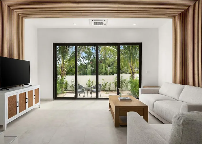 Seascape Townhomes On Gracebay