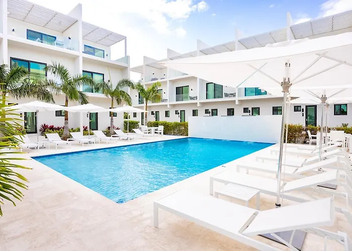 Seascape Townhomes On Gracebay