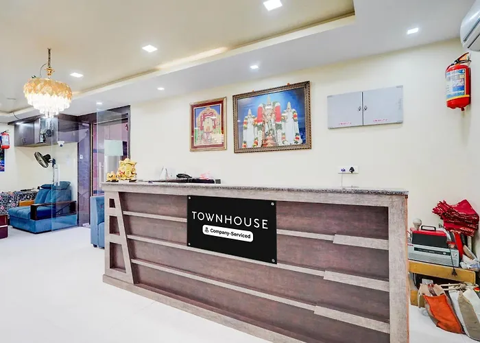 Townhouse Kanithi Road Formerly Rr Function Hall Luxury Rooms