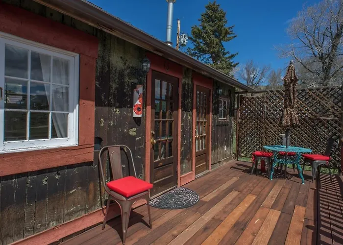 Roadhouse Lodge & Coffee Shop