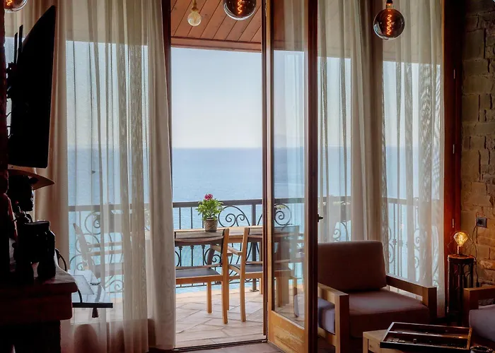 Kshira Oasis Qeparo - Boutique Beachfront Suites & Restaurant