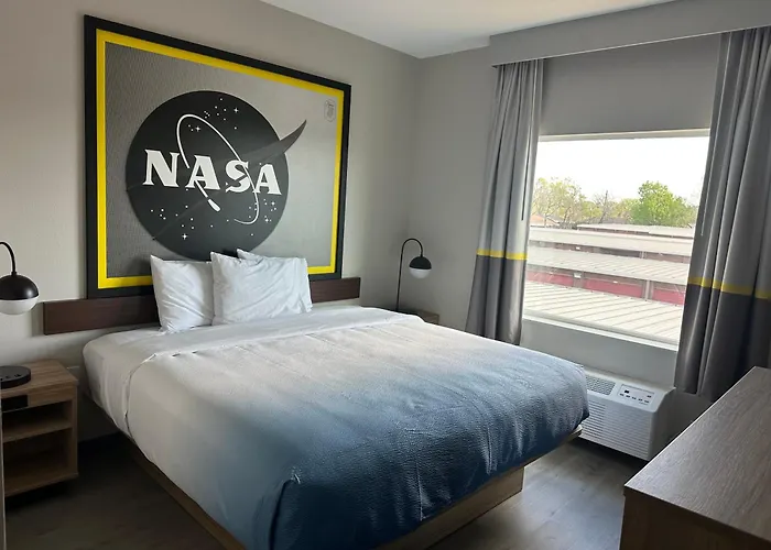 Super 8 By Wyndham Baytown