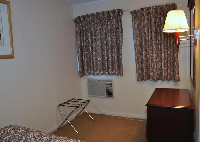 Merrimac Inn And Suite