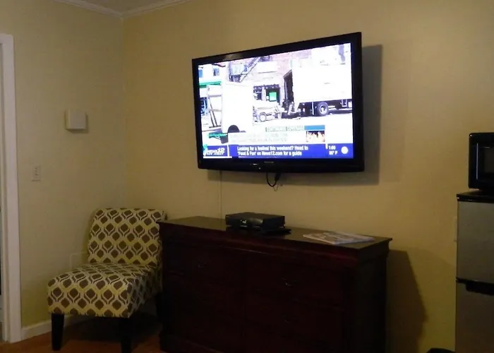 Twin Oaks Motel