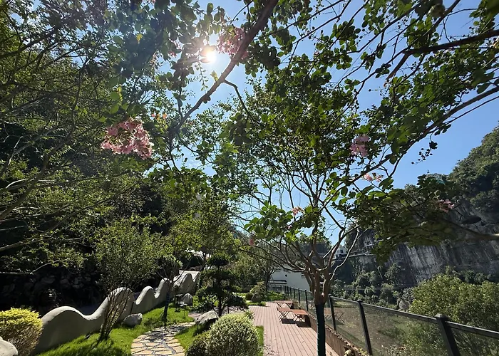 Taofanting Riverside Hotel