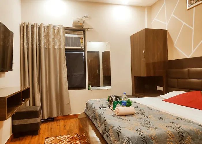 Hotel Land Royal Stays - Premium Rooms In Budget