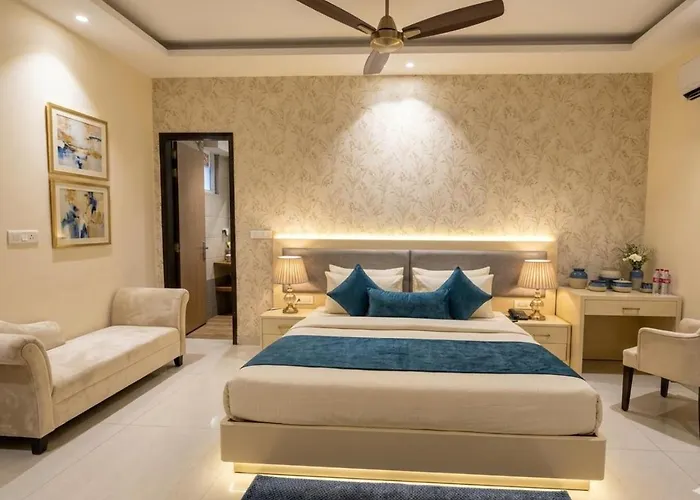 Hotel Sky Nest Suites Near Delhi Igi Airport