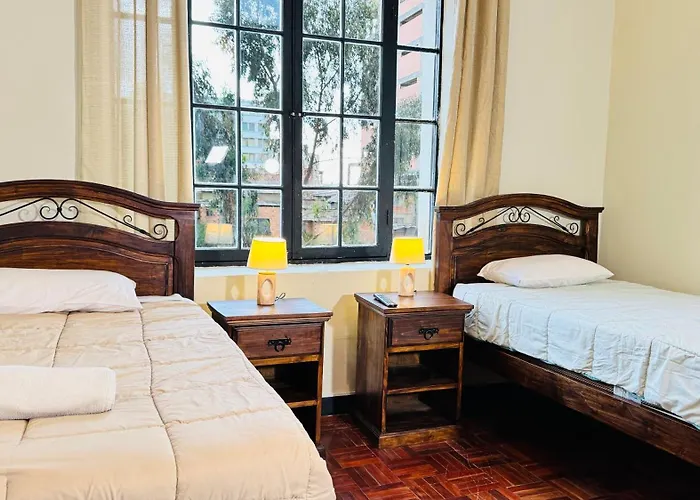 1825 Hotel