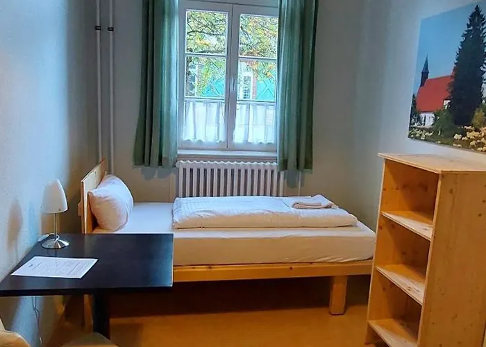 albgut GmbH - Übernachten im Kulturdenkmal Altes Lager in unseren Ferienwohnungen PC1 oder der ehemaligen Offiziersunterkunft SO1