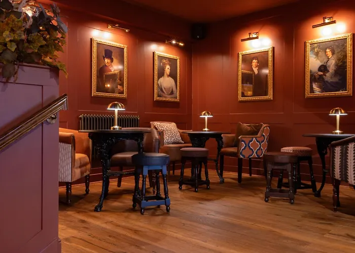 The Potters Heron - A Heartwood Inn