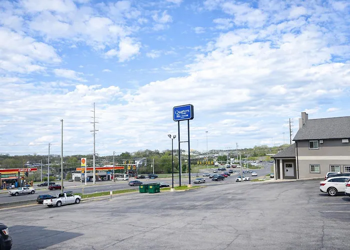 Quarters Inn&Suites