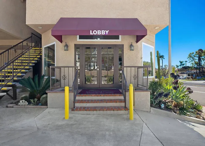 Econo Lodge Inn & Suites Fallbrook Downtown