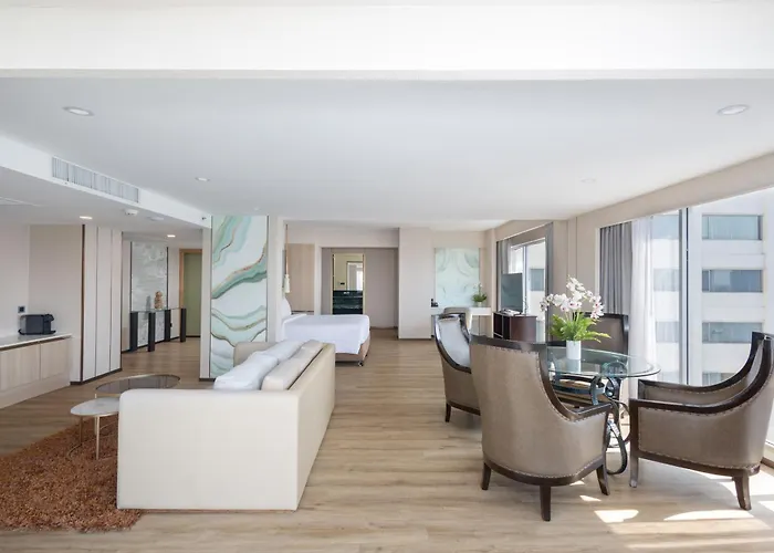 Ramada Plaza By Wyndham Bangkok Menam Riverside