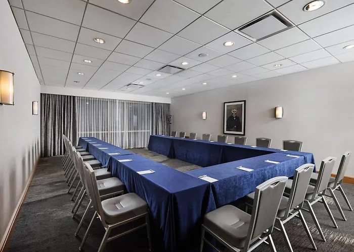Renaissance Chicago O'Hare Suites Hotel