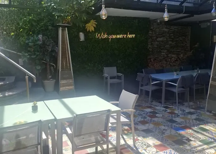 Quinlan & Cooke Boutique Townhouse And Qcs Seafood Restaurant