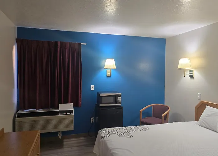 Economy Inn & Suites