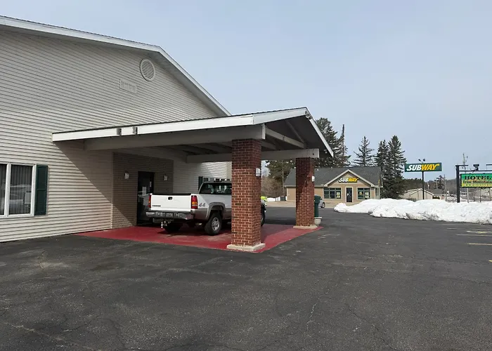 Iron Mountain Inn & Suites Mi Us 2