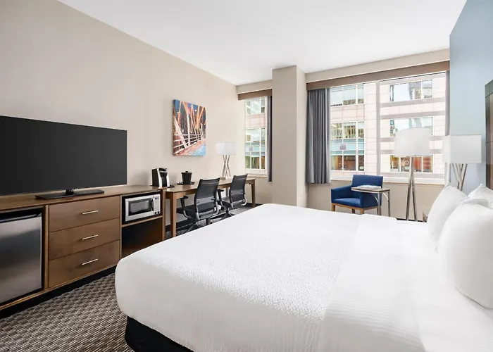 La Quinta Inn & Suites By Wyndham Chicago Downtown