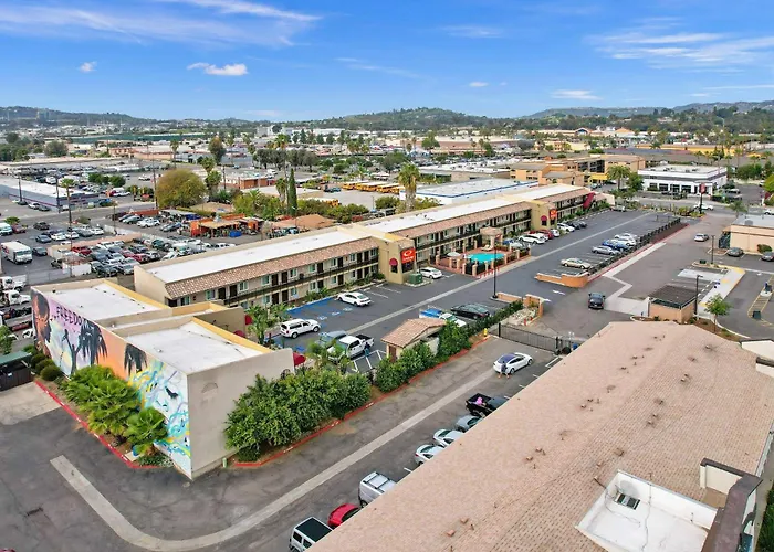 Econo Lodge Inn & Suites Escondido Downtown