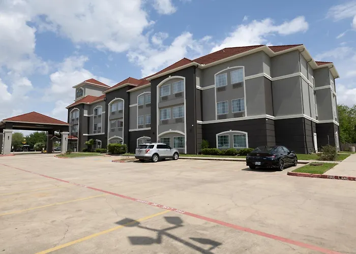La Quinta By Wyndham Pearland Hotel