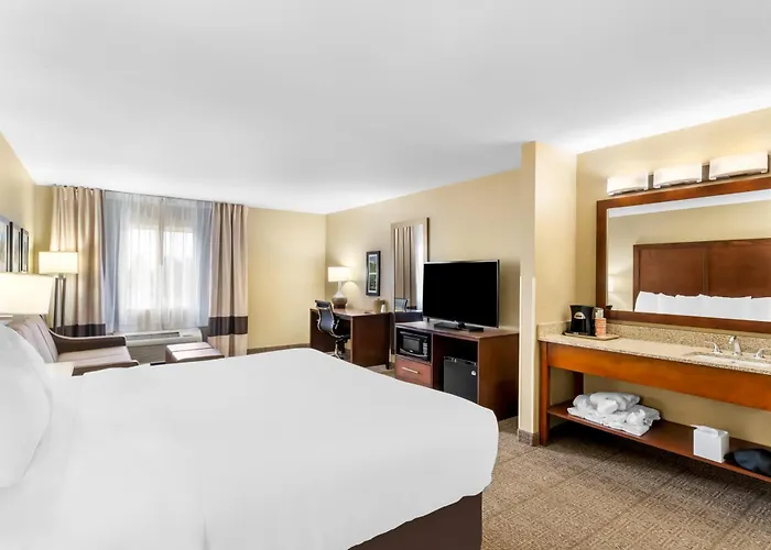 Comfort Inn & Suites Near University Of Wyoming