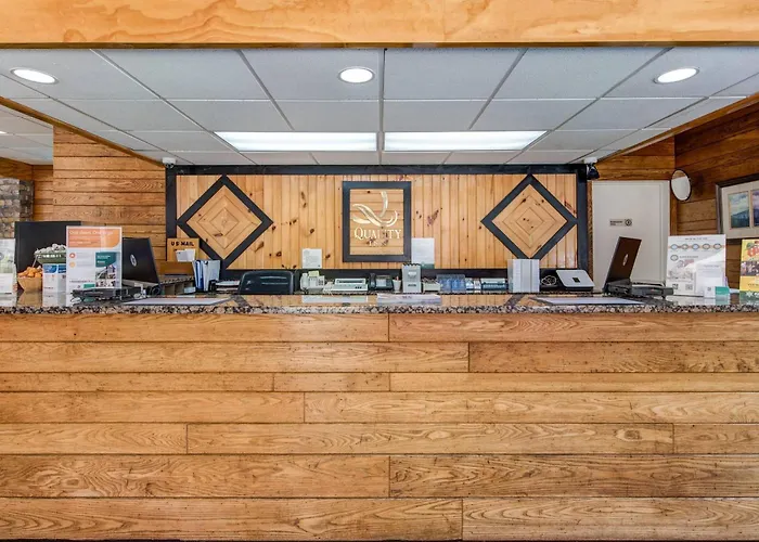 Quality Inn Creekside - Downtown Gatlinburg