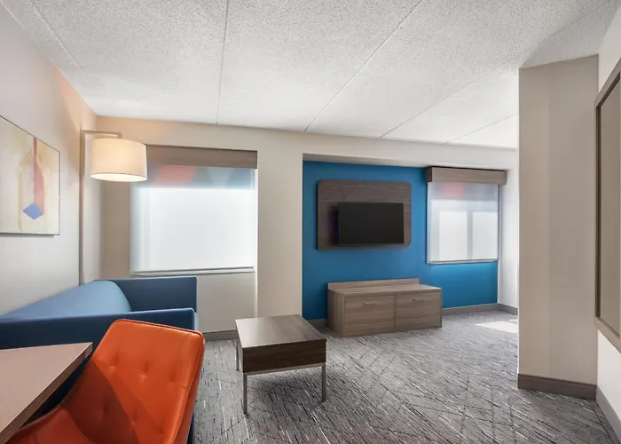 Holiday Inn Express & Suites Hawthorne - Elmsford North By Ihg