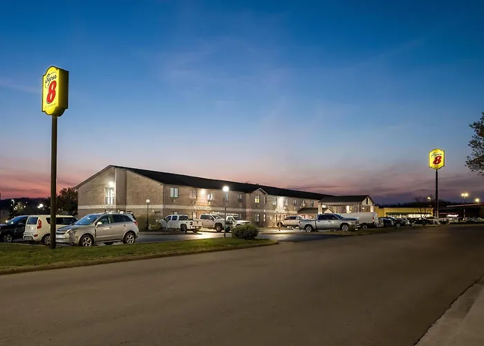 Super 8 By Wyndham Farmington Hotel