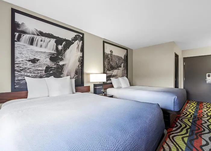 Super 8 By Wyndham Farmington Hotel