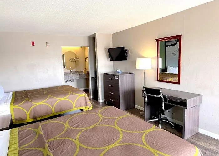 Super 8 By Wyndham Marianna I-10 Hotel