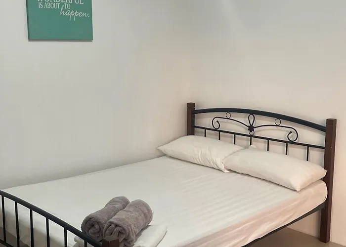The Palines Apartment Hotel - Muntinlupa Near Evia