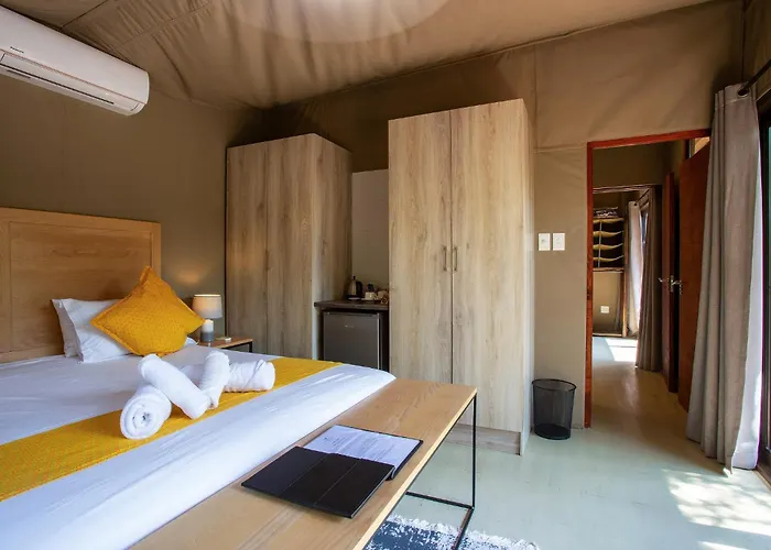 Kingfisher Creek Safari Lodge
