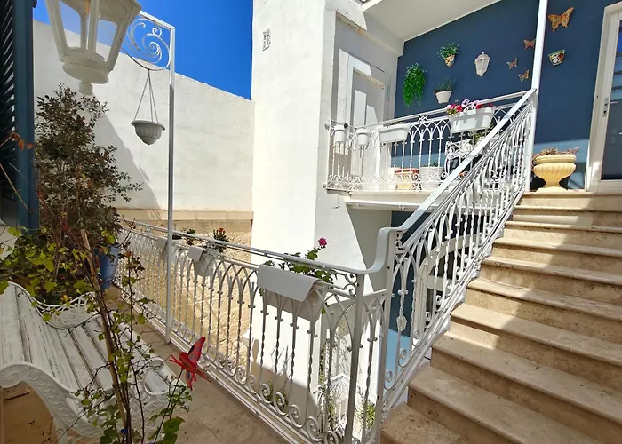 Julina Boutique Living