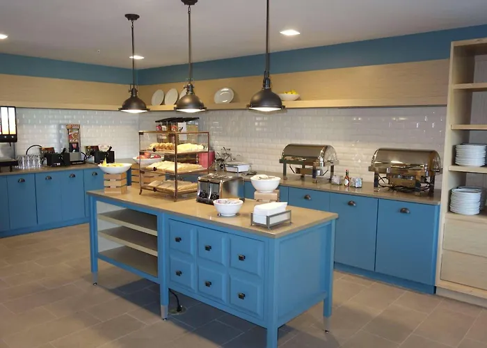 Country Inn & Suites By Radisson, Lawrence, Ks