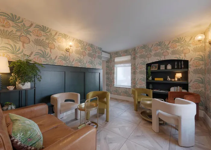 The Clarence Boutique Rooms