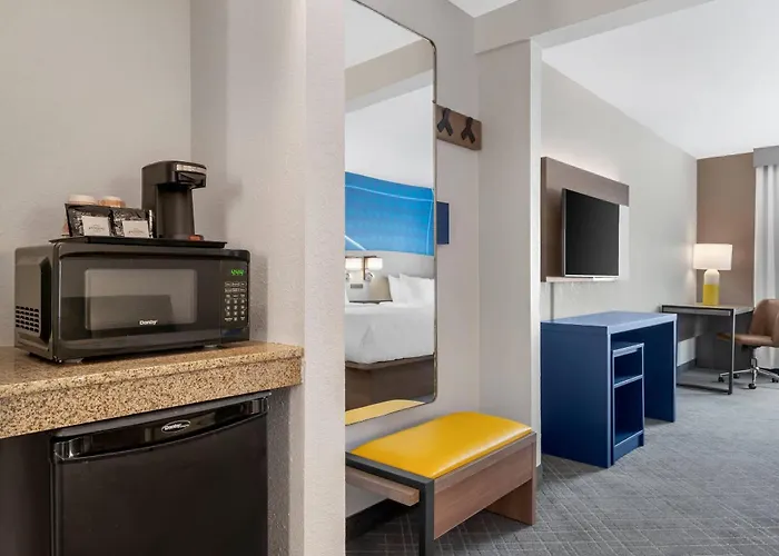 Comfort Inn & Suites Suwanee - Sugarloaf