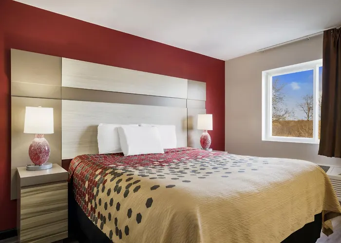 Econo Lodge Inn & Suites Canandaigua - Finger Lakes Area