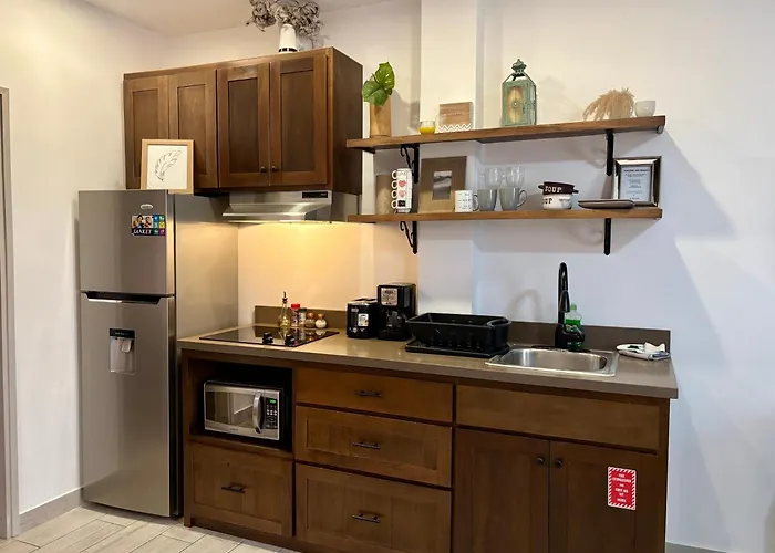 Stylish Apartments - Free Bikes, Nice Area & Cozy Patio, 10 Minutes To Airport