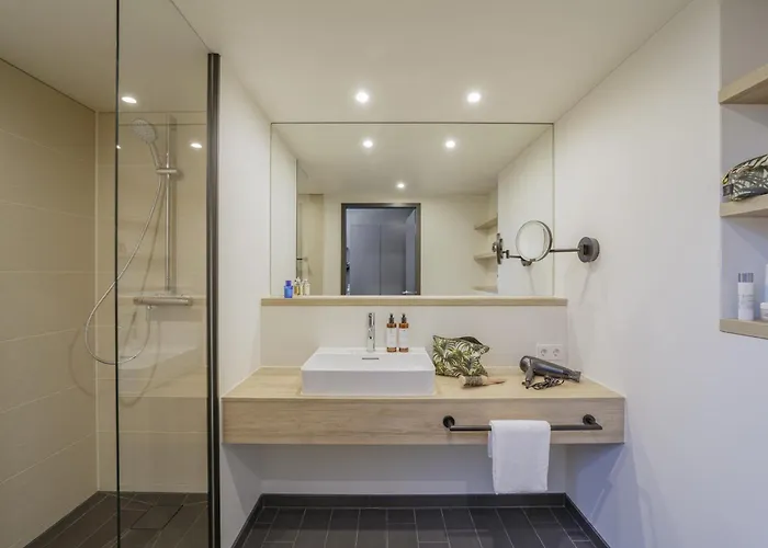 Black F House - Serviced Apartments