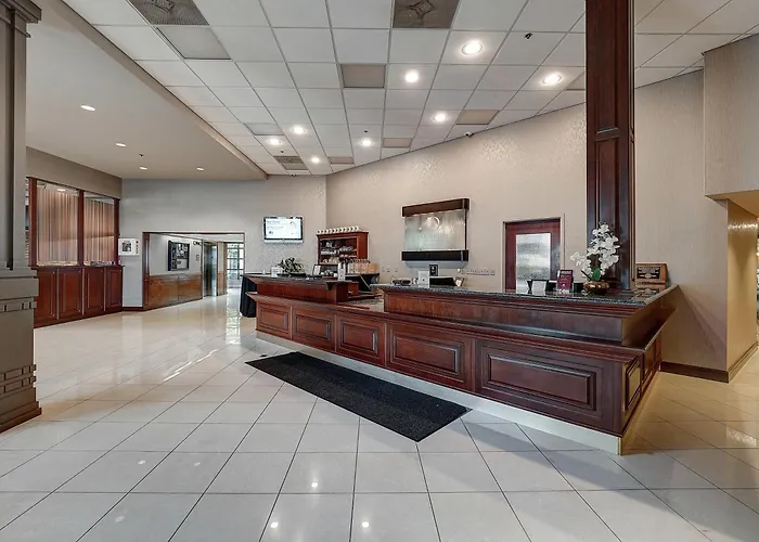 Doubletree By Hilton Bloomington Hotel