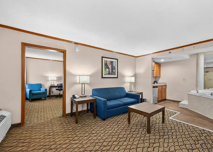 Baymont By Wyndham Madison Heights Detroit Area