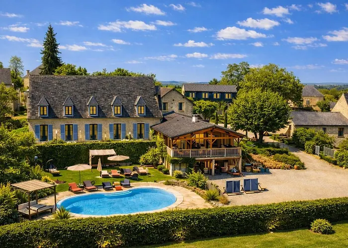Hotel Bien-Etre Aux Cypres De Marquay-Calme Et Elegance-Laissez-Vous Porter Par Une Ambiance Chaleureuse Ou Chaque Instant Compte-Decouvrez Un Havre De Paix Ou Nature Et Confort Se Marient Pour Vous Offrir Une Experience Unique- Reservez Des Aujourd'