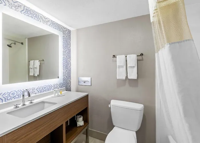 Days Inn & Suites By Wyndham Peachtree Corners Norcross