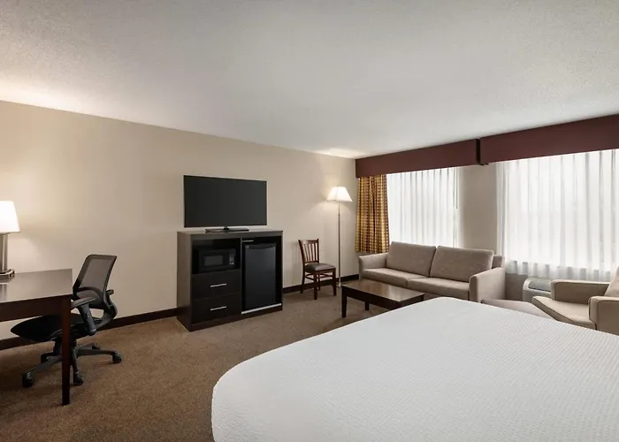 Baymont By Wyndham Rockford