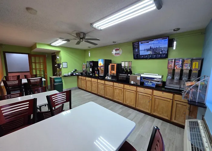 Super 8 By Wyndham Emporia Motel