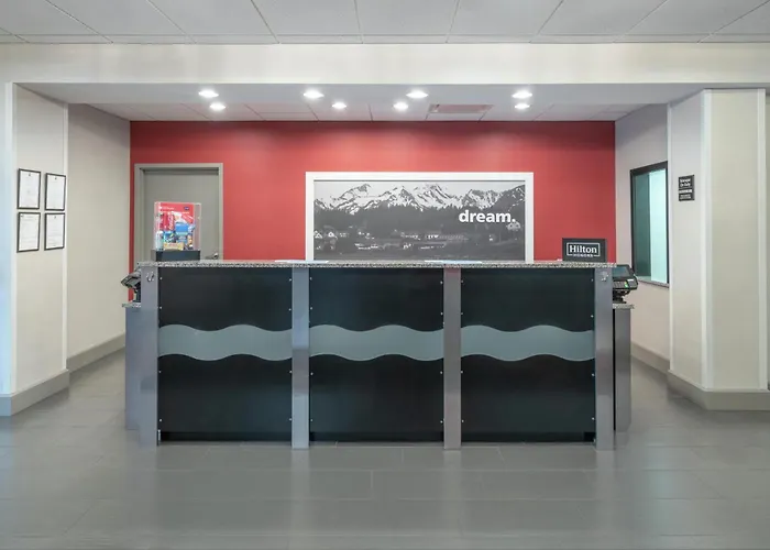 Hampton Inn And Suites Roanoke Airport/Valley View Mall