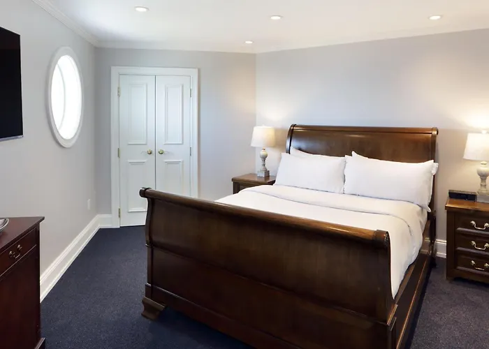 Madison Beach Hotel, Curio Collection By Hilton
