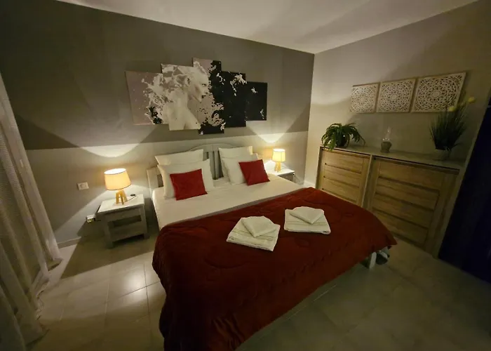 La VILLA des Cèdres&SPA, SUITE Premium, Naturiste Couples Only Agde